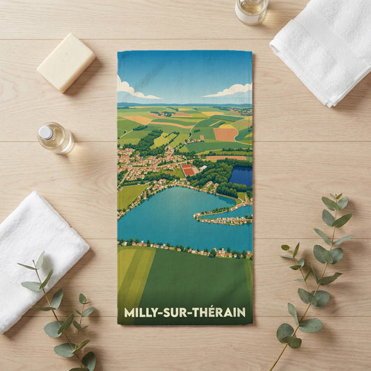 Serviette de bain souvenir de Milly-sur-Thérain illustrée d'un paysage de campagne vue du ciel.
