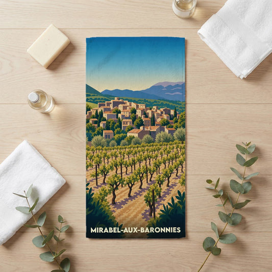 Serviette de bain souvenir de Mirabel-aux-Baronnies avec une illustration stylisée d'un village et de vignobles.