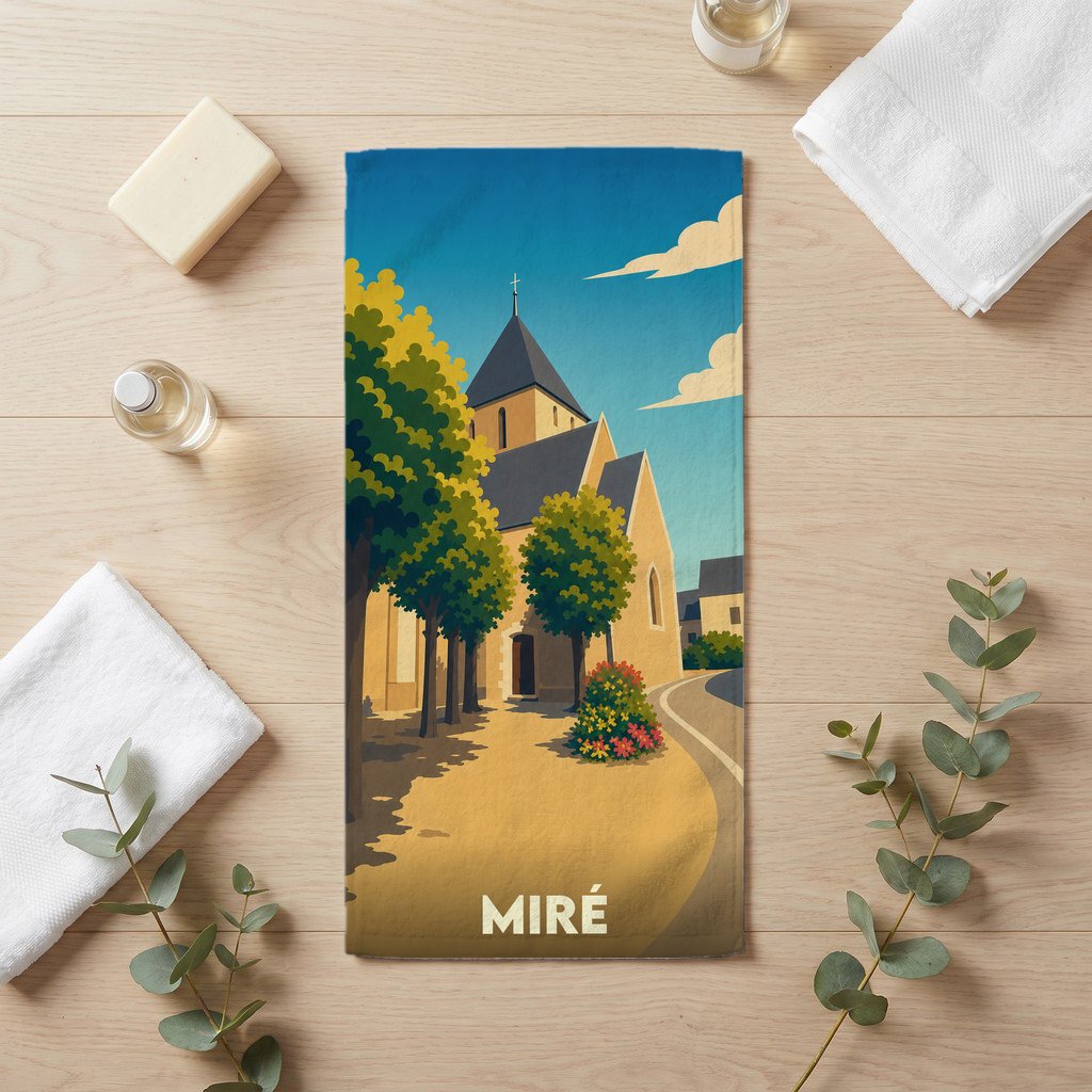 Serviette de bain souvenir de la ville de Miré avec une illustration stylisée d'une église sous un ciel bleu.