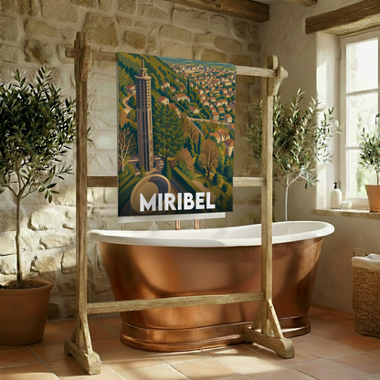 Serviette de bain souvenir de la ville de Miribel avec une illustration panoramique stylisée.
