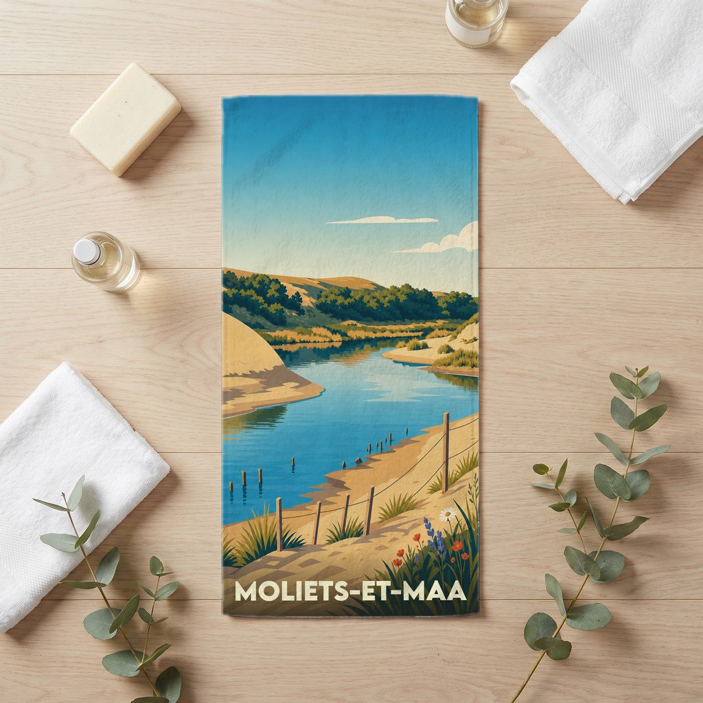 Serviette de bain souvenir de la ville de Moliets-et-Maa avec une illustration de bord de mer stylisée.