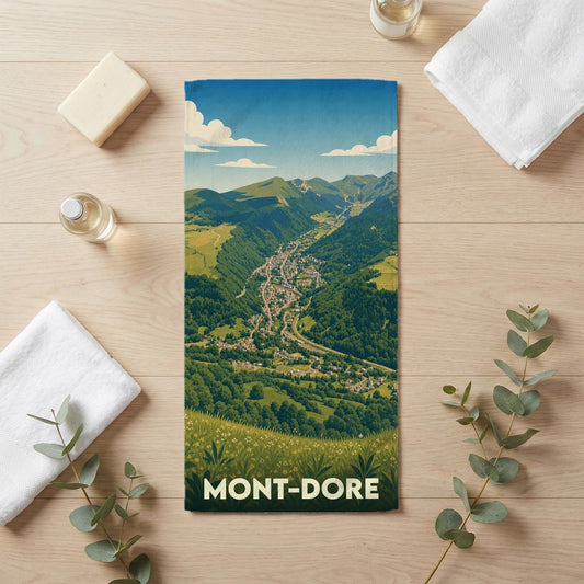 Serviette de bain souvenir de la ville de Mont-Dore avec une illustration stylisée de sa vallée montagneuse.