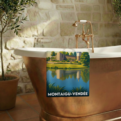 Serviette de bain souvenir de la ville de Montaigu-Vendée avec une illustration stylisée.