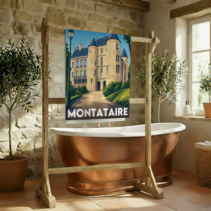 Serviette de bain souvenir de la ville de Montataire avec une illustration stylisée de son château.
