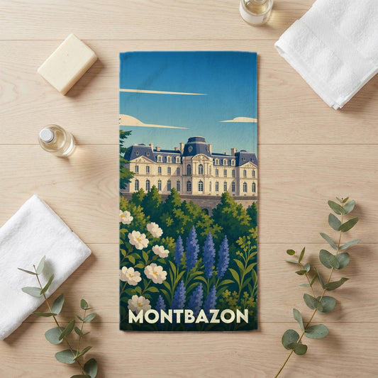 Serviette de bain souvenir de la ville de Montbazon illustrée par un château et un jardin fleuri.