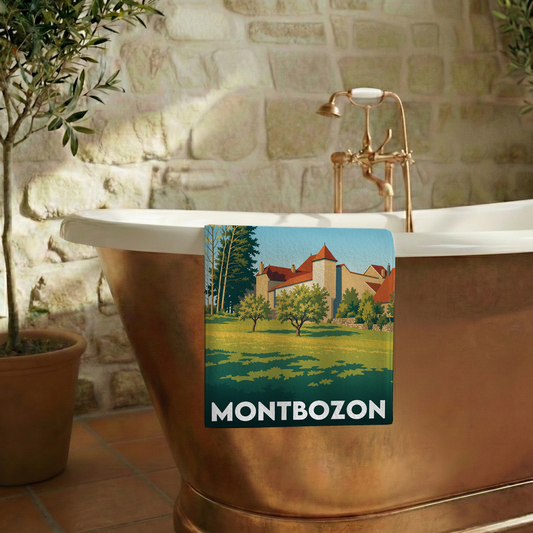 Serviette de bain souvenir de la ville de Montbozon avec une illustration stylisée.