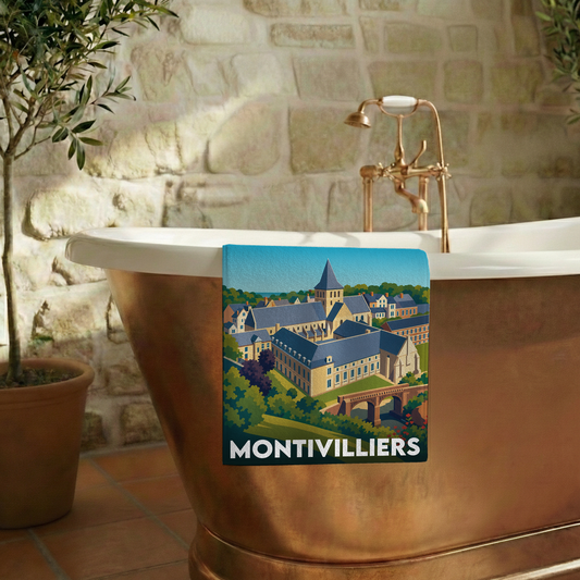 Serviette de bain souvenir de la ville de Montivilliers avec une illustration stylisée de son abbaye.
