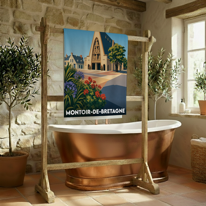 Serviette de bain souvenir de la ville de Montoir-de-Bretagne avec une illustration stylisée.