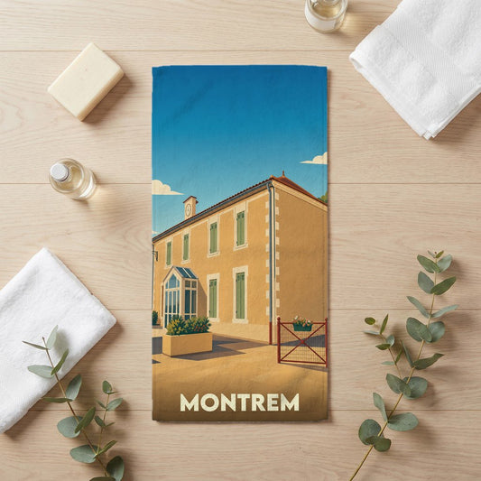 Serviette de bain souvenir de la ville de Montrem avec une illustration stylisée d'un bâtiment provençal.