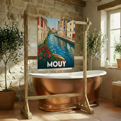 Serviette de bain souvenir de la ville de Mouy avec une illustration stylisée d'un canal fleuri.