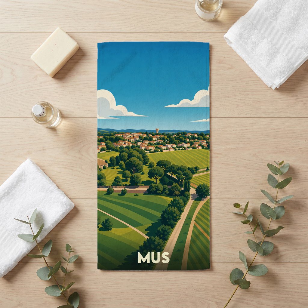 Serviette de bain souvenir de la ville de Mus avec une illustration stylisée d'un paysage champêtre.