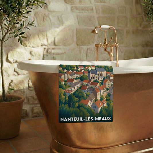 Serviette de bain souvenir de la ville de Nanteuil-lès-Meaux avec une illustration stylisée.