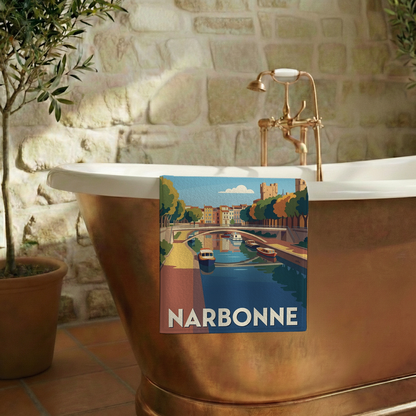 Serviette de bain souvenir de la ville de Narbonne avec une illustration stylisée.