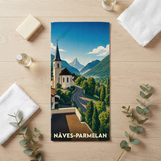 Serviette de bain souvenir de la ville de Nâves-Parmelan avec une illustration stylisée de montagne.