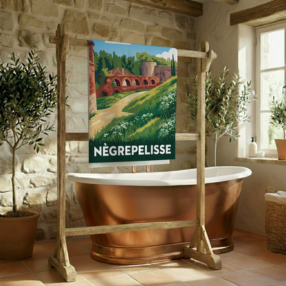 Serviette de bain souvenir de la ville de Nègrepelisse avec une illustration stylisée d'un paysage local.