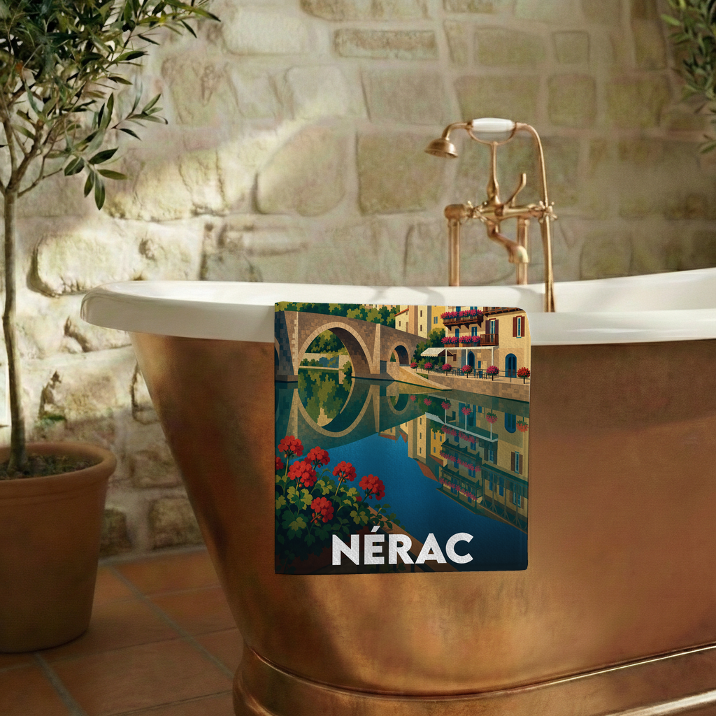 Serviette de bain souvenir de la ville de Nérac illustrée d'un paysage urbain stylisé.