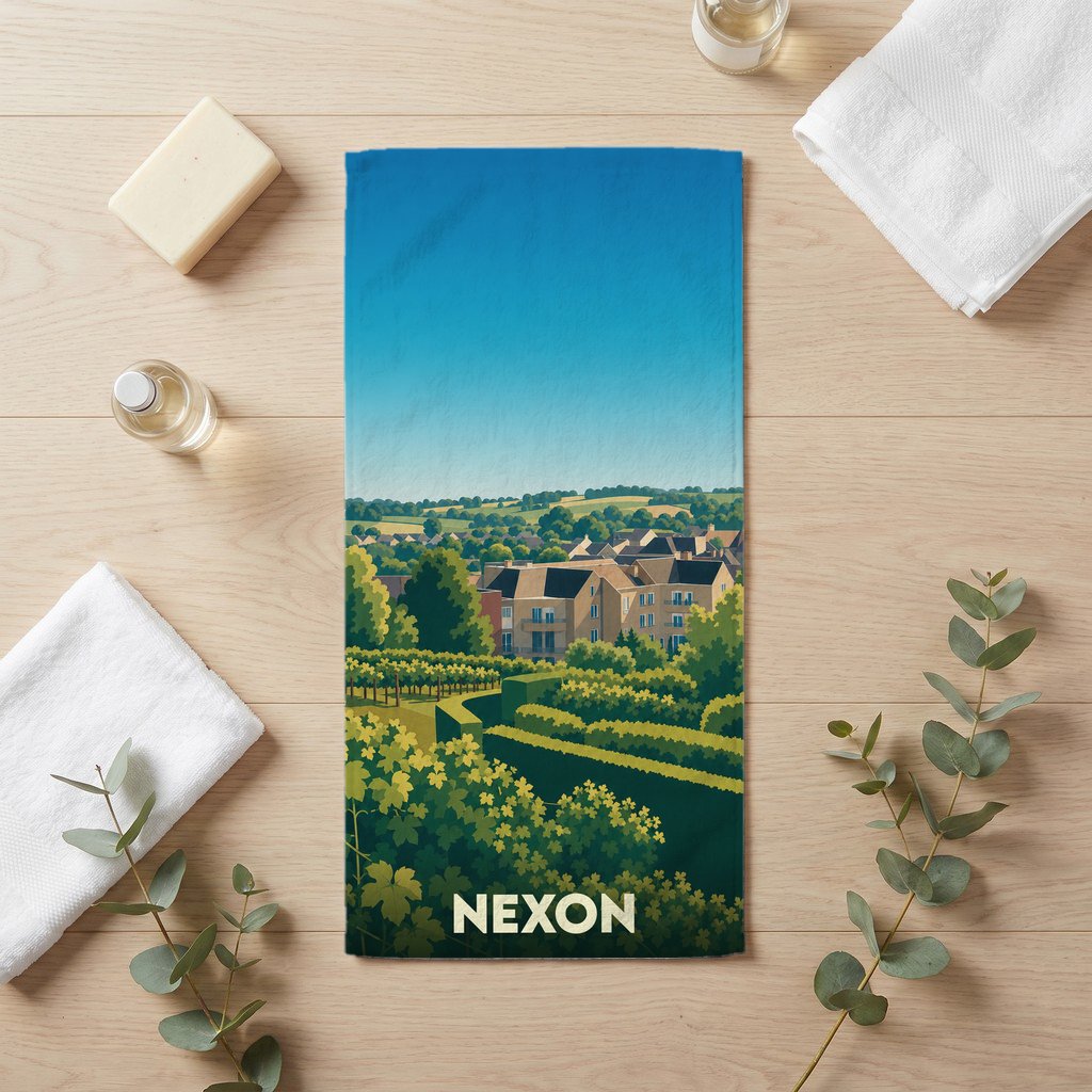 Serviette de bain souvenir de la ville de Nexon avec une illustration paysagère stylisée.