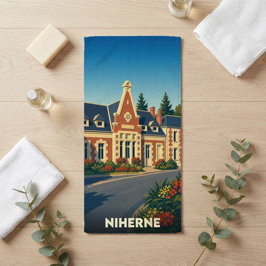 Serviette de bain souvenir de la ville de Niherne illustrée d'un bâtiment historique de style vintage.