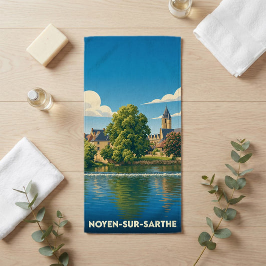 Serviette de bain souvenir de la ville de Noyen-sur-Sarthe avec une illustration stylisée.