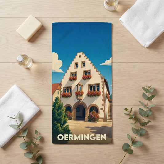 Serviette de bain souvenir de la ville de Oermingen illustrée d'un bâtiment historique à colombages.