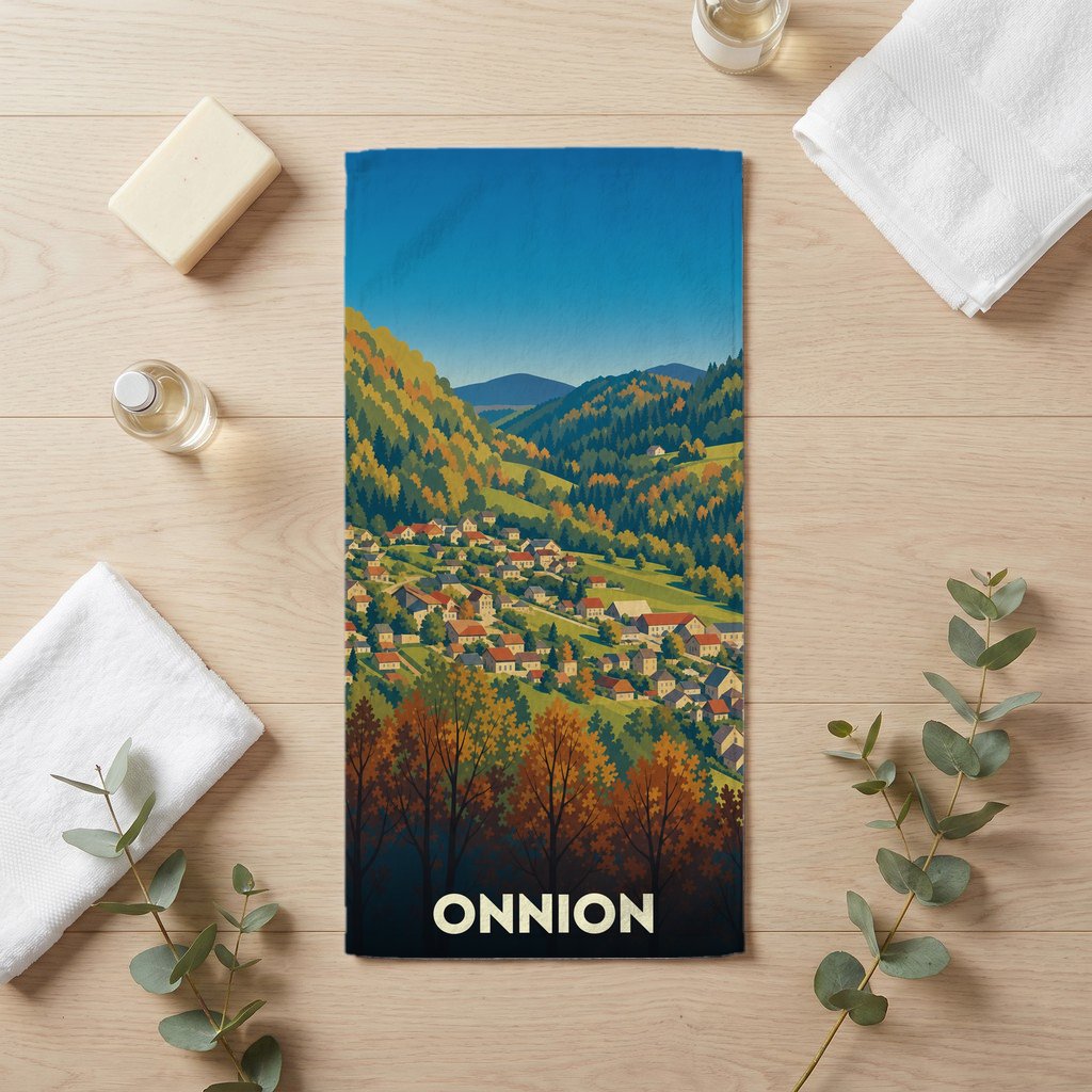Serviette de bain souvenir de la ville d'Onnion avec une illustration de paysage montagneux en automne.