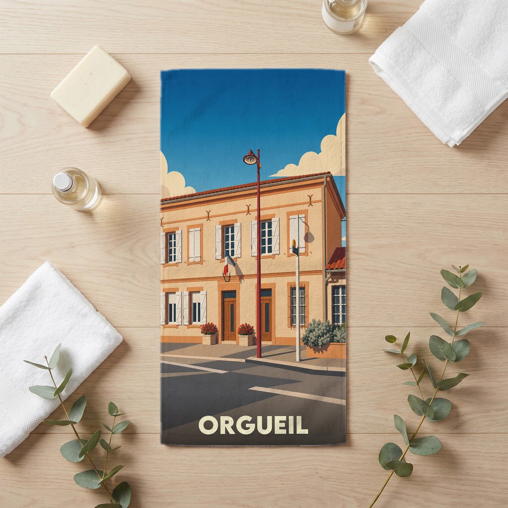 Serviette de bain souvenir de la ville d'Orgueil illustrée d'un bâtiment typique sous un ciel bleu.