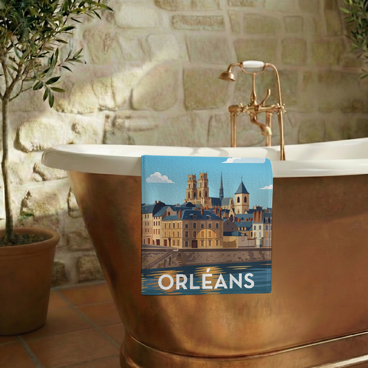 Serviette de bain souvenir de la ville d'Orléans avec une illustration stylisée.