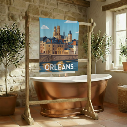 Serviette de bain souvenir de la ville d'Orléans avec une illustration stylisée.