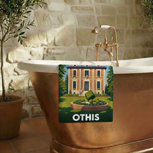 Serviette de bain souvenir de la ville d'Othis avec une illustration stylisée de la mairie.
