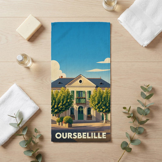 Serviette de bain souvenir de la ville de Oursbelille avec une illustration stylisée d'un bâtiment classique.