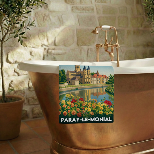 Serviette de bain souvenir de la ville de Paray-le-Monial avec une illustration stylisée.