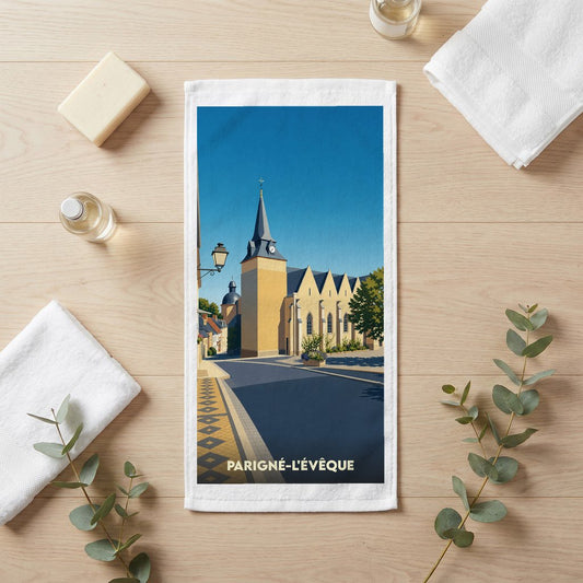 Serviette de bain souvenir de la ville de Parigné-l'Évêque avec une illustration stylisée.