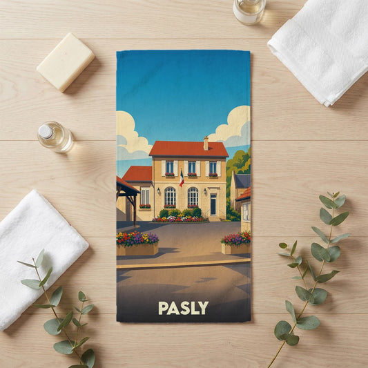 Serviette de bain souvenir de la ville de Pasly illustrée d'un bâtiment typique sous un ciel azur.