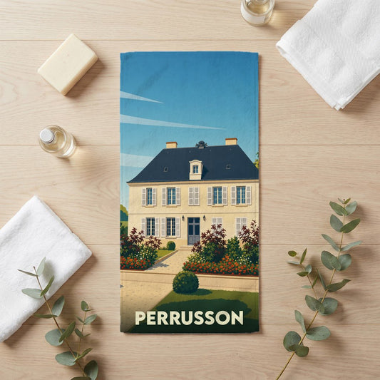 Serviette de bain souvenir de la ville de Perrusson avec une illustration stylisée d'une maison de maître.