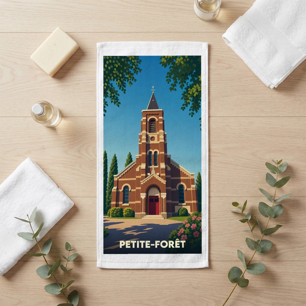 Serviette de bain souvenir de la ville de Petite-Forêt avec une illustration stylisée de son église.