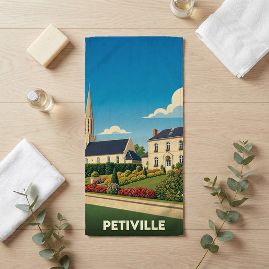 Serviette de bain souvenir de la ville de Petiville avec une illustration stylisée d'un paysage urbain fleuri.