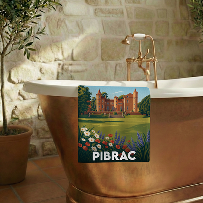 Serviette de bain souvenir de la ville de Pibrac avec une illustration stylisée de son château.