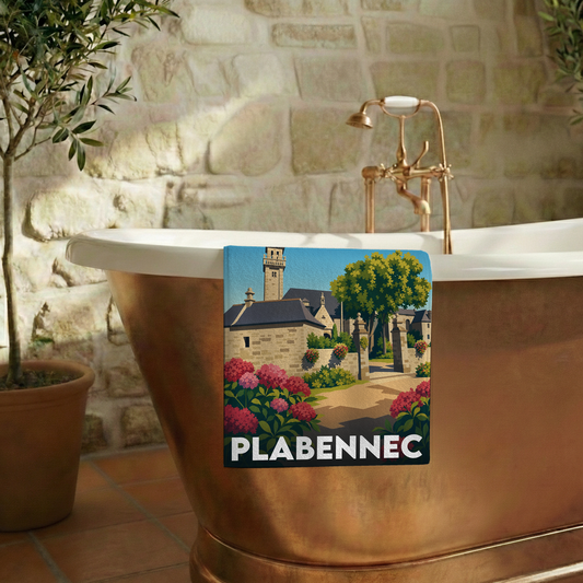 Serviette de bain souvenir de la ville de Plabennec avec une illustration stylisée.