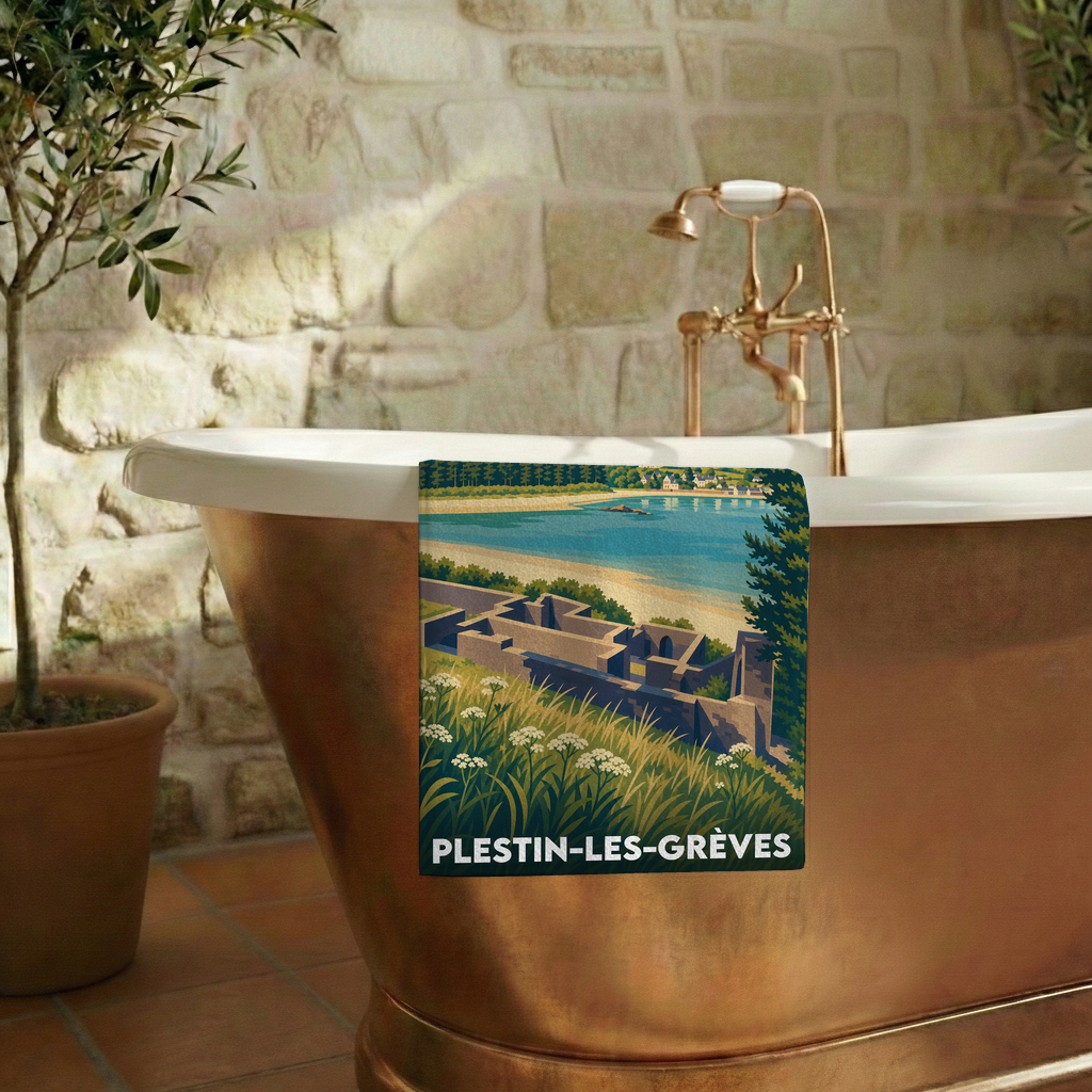 Serviette de bain souvenir de la ville de Plestin-les-Grèves avec une illustration stylisée.