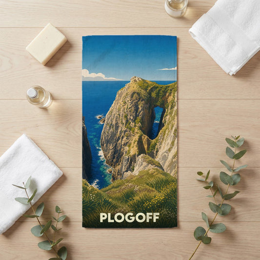 Serviette de bain souvenir de la ville de Plogoff illustrant une arche rocheuse sur la mer.