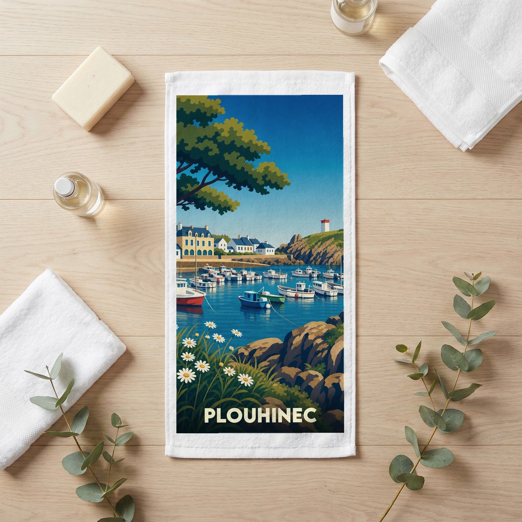 Serviette de bain souvenir de la ville de Plouhinec avec une illustration stylisée de son port.