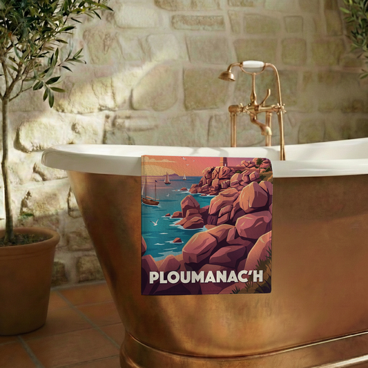 Serviette de bain souvenir de la ville de Ploumanac'h avec une illustration stylisée.
