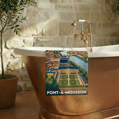 Serviette de bain souvenir de la ville de Pont-à-Mousson avec une illustration stylisée.