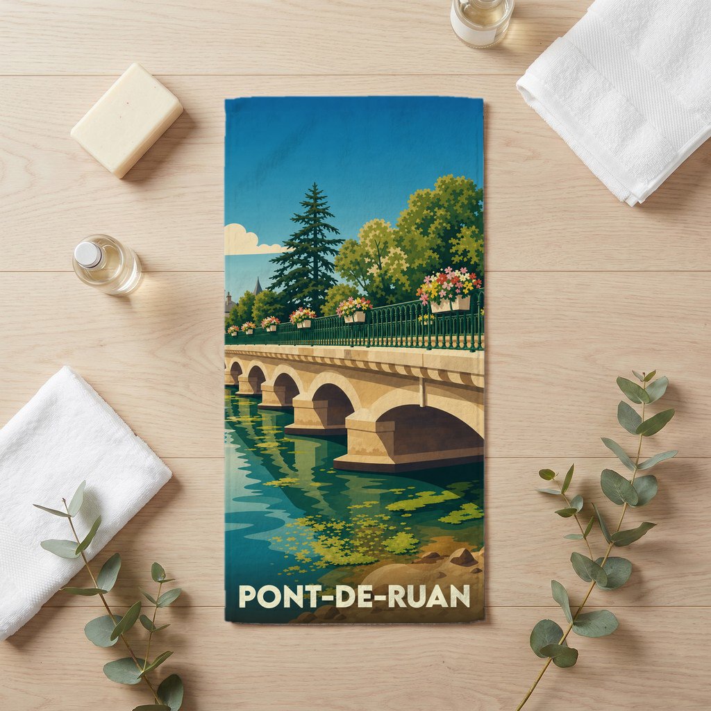 Serviette de bain souvenir de Pont-de-Ruan avec une illustration stylisée de son pont en pierre.