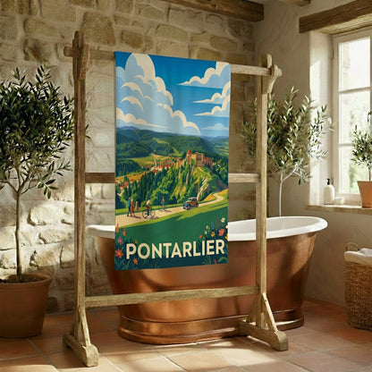 Serviette de bain souvenir de la ville de Pontarlier avec une illustration stylisée de son paysage.