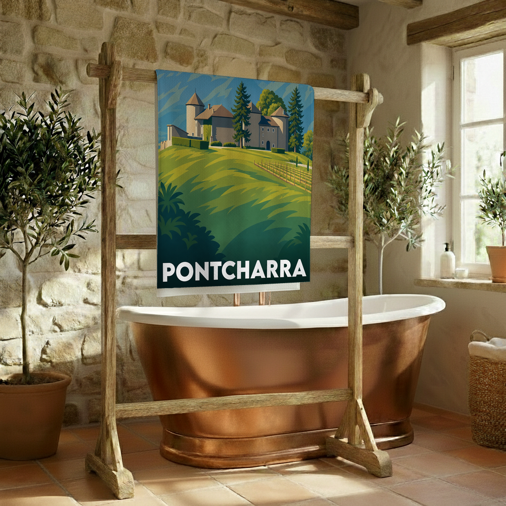 Serviette de bain souvenir de la ville de Pontcharra avec une illustration stylisée de son paysage et de son château.
