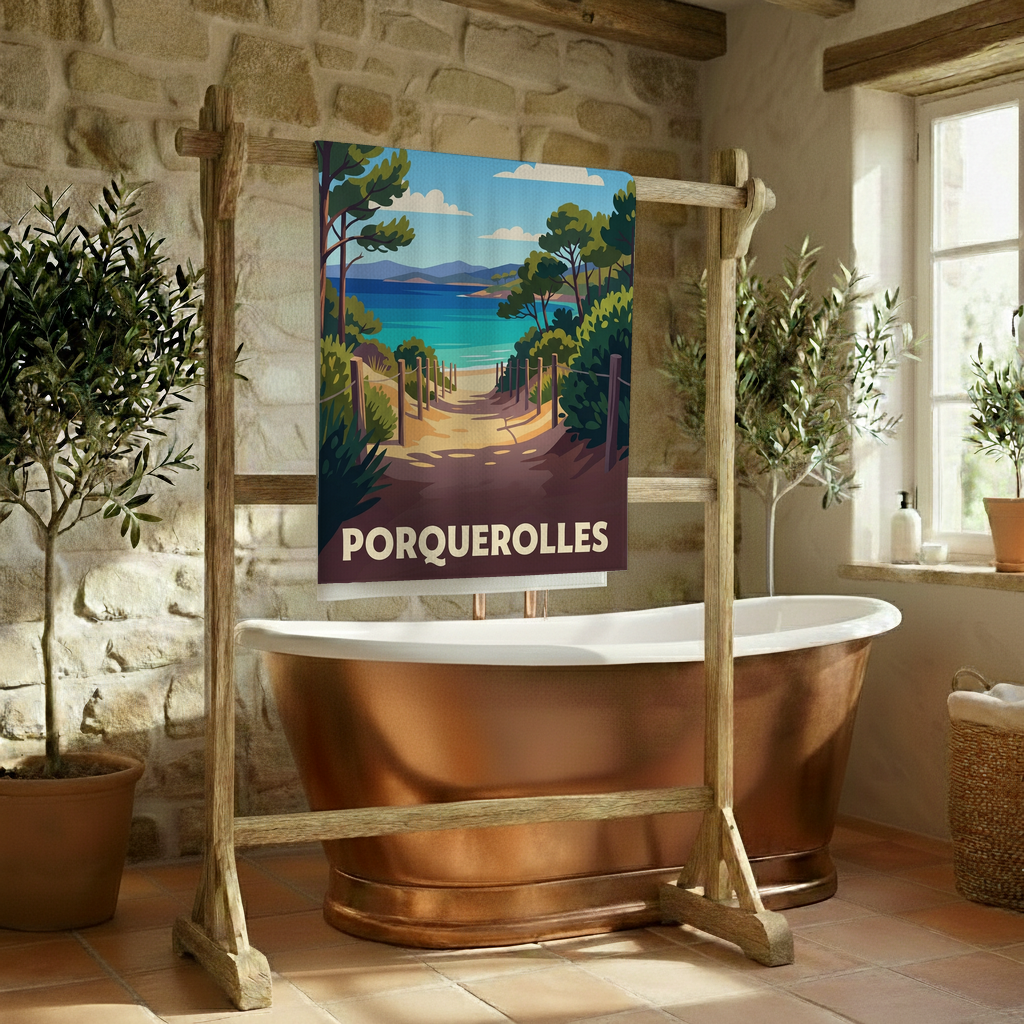 Serviette de bain souvenir de Porquerolles avec une illustration stylisée.