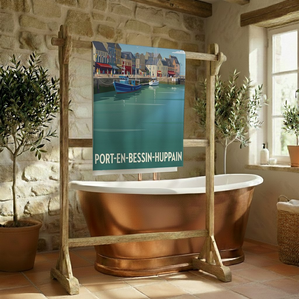 Serviette de bain souvenir de la ville de Port-en-Bessin-Huppain avec une illustration stylisée du port.