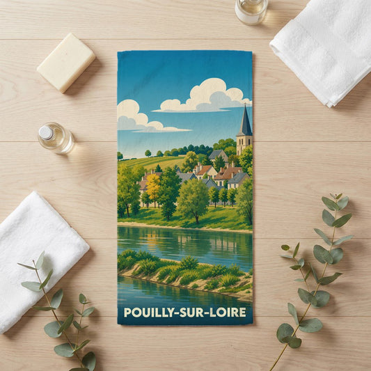 Serviette de bain souvenir de la ville de Pouilly-sur-Loire avec une illustration stylisée des bords de Loire.