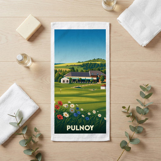 Serviette de bain souvenir de la ville de Pulnoy avec une illustration stylisée d'un paysage de golf.